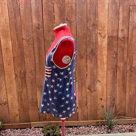 Others Follow Top - Picture 3 of 9